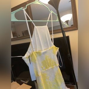 NSR NWT yellow white dress, elegant and cute.